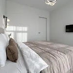 Johanna Hotel *